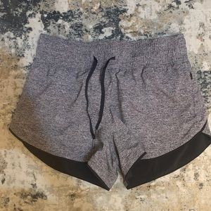 Lululemon Choose a Side Short, Size 4